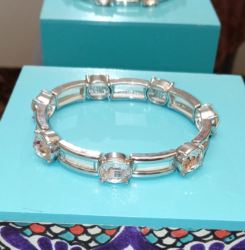 Costume Jewelry Bracelet with Glass rhinestone like 💎 Diamonds